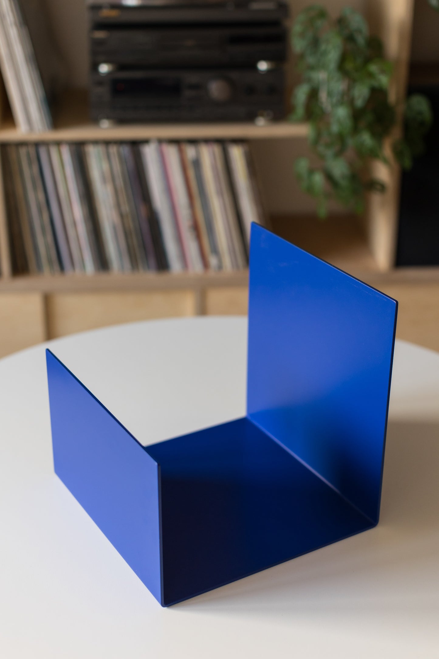 Metalowy stojak na płyty winylowe, czasopisma, albumy