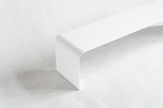 Minimalistyczny metalowy stojak na obuwie