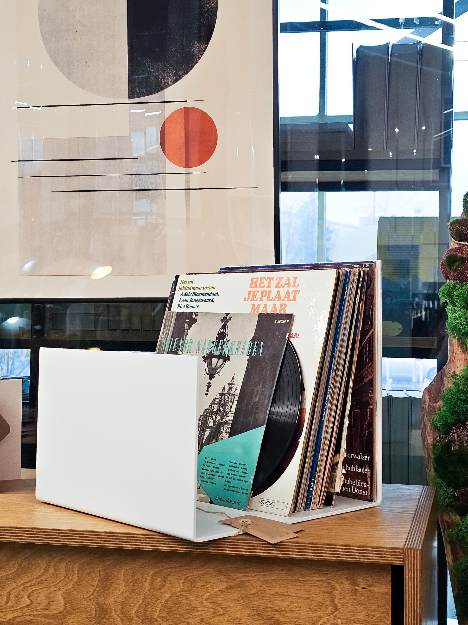 stalowy stojak na winyle