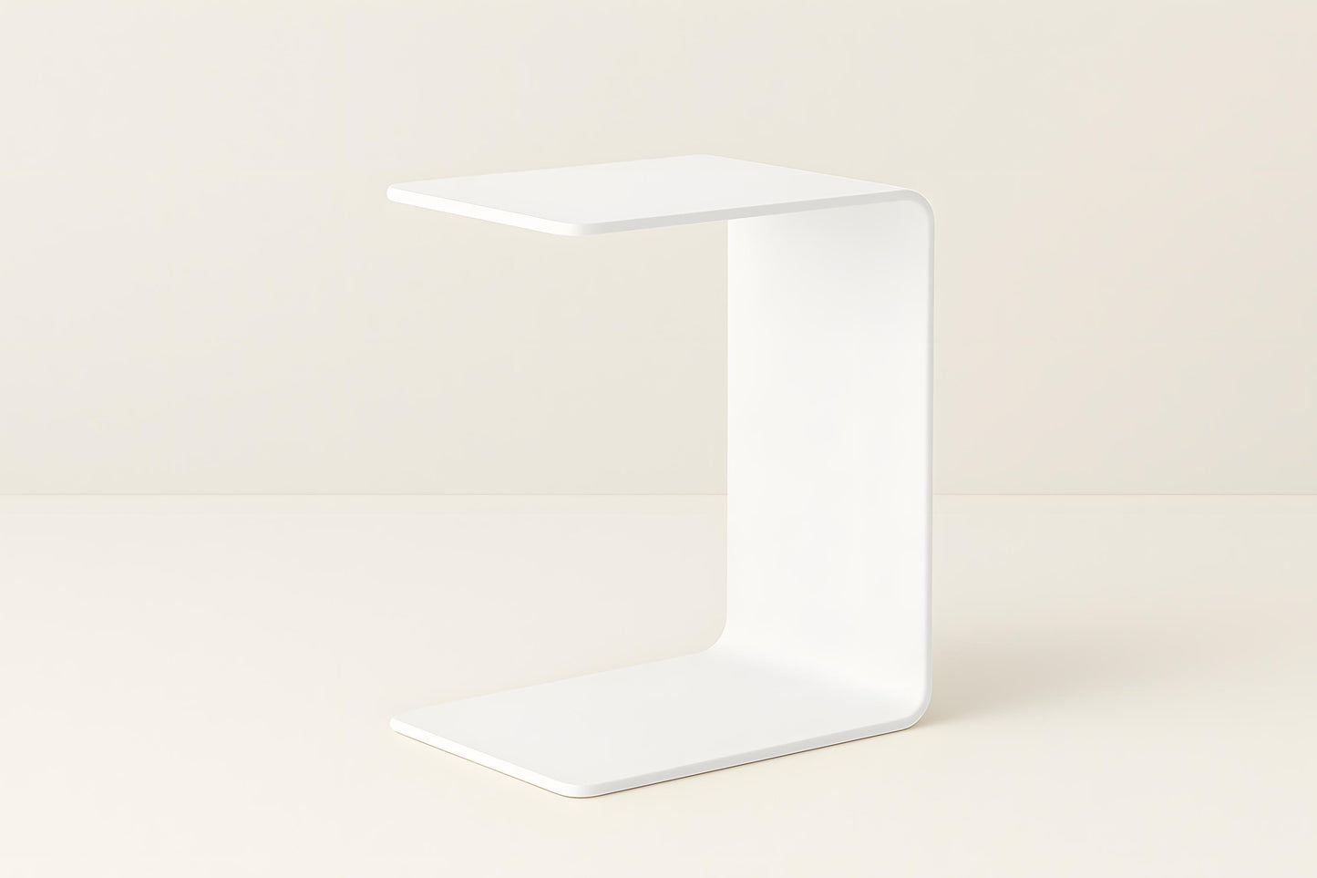 Minimalistyczny metalowy stolik do sofy