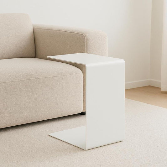 Minimalistyczny metalowy stolik do sofy